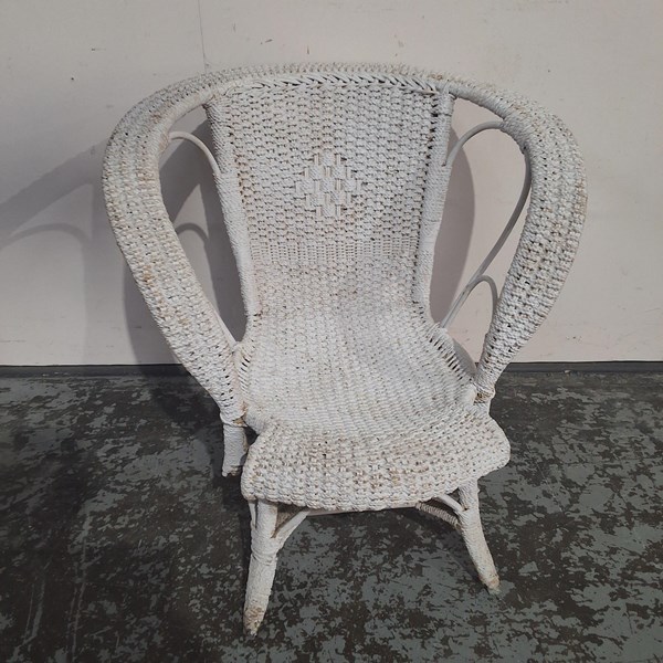 Lot 284 - TUB CHAIR