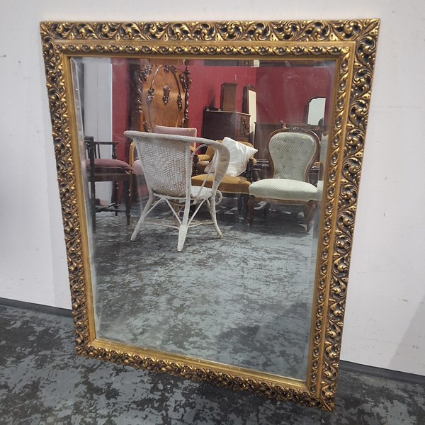 Lot 4 - WALL MIRROR