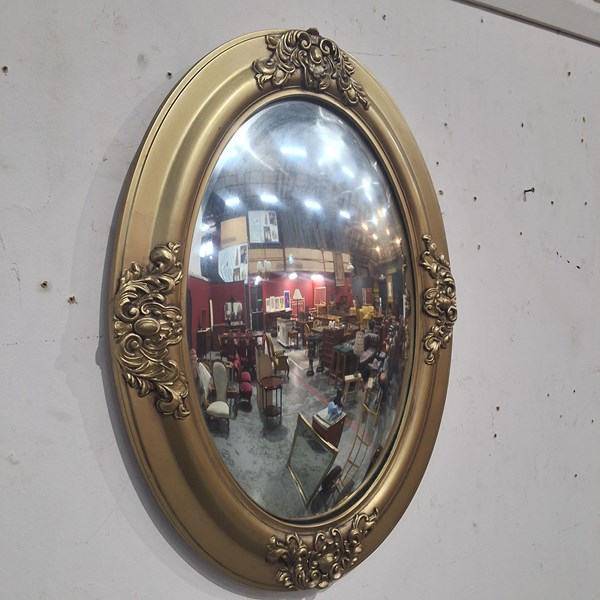 Lot 62 - WALL MIRROR