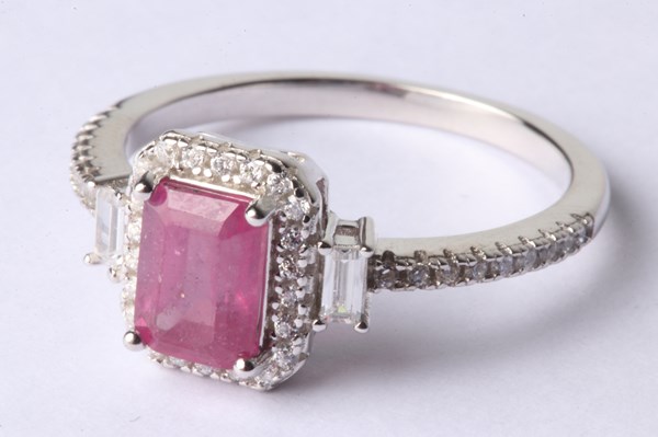Lot 1009 - SILVER RUBY RING