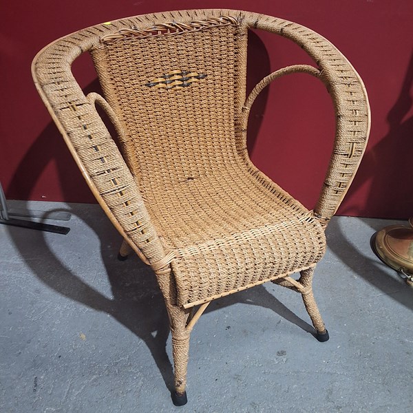 Lot 283 - TUB CHAIR