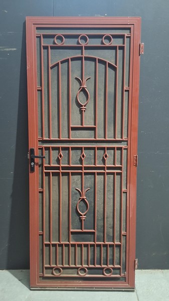 Lot 281 - SCREEN DOOR