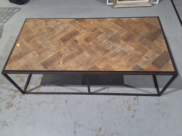 Lot 330 - COFFEE TABLE