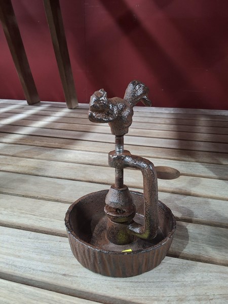 Lot 506 - ORNAMENT