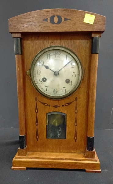 Lot 1373 - CLOCK