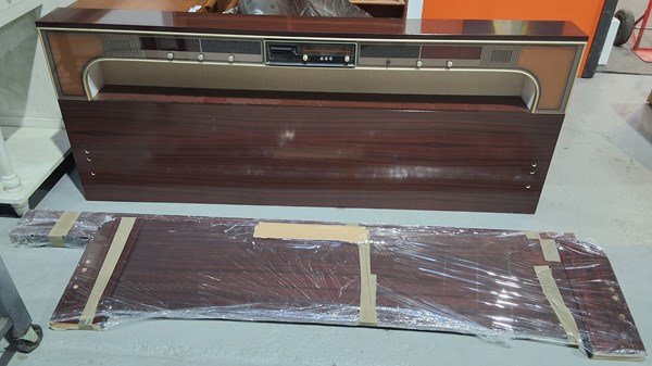 Lot 351 - ENTERTAINMENT CONSOLE BED