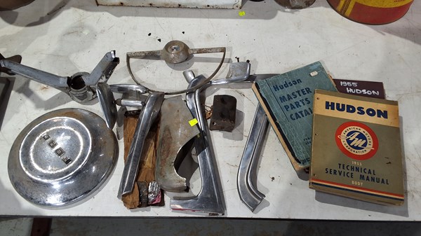 Lot 242 - FORD PARTS