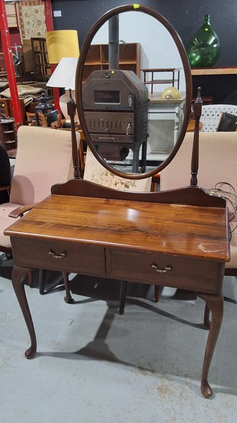 Lot 153 - DRESSING TABLE