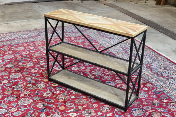 Lot 6 - CONSOLE