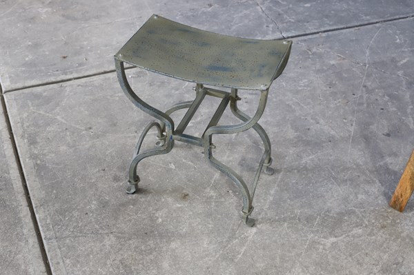 Lot 155 - STOOL