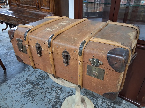 Lot 279 - TRAVEL TRUNK
