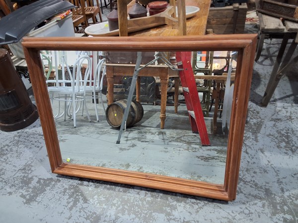 Lot 142 - WALL MIRROR