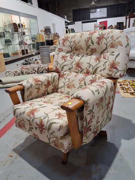 Lot 360 - ARMCHAIR