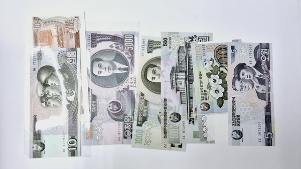 Lot 1080 - BANKNOTES