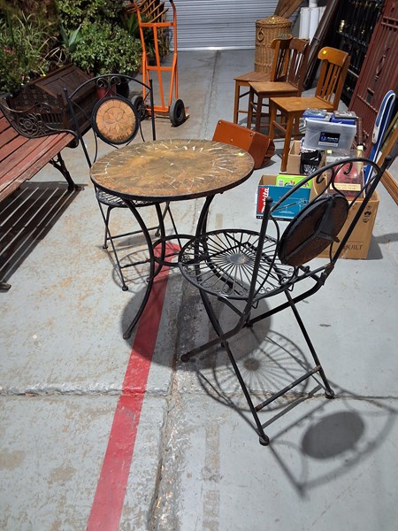 Lot 425 - OUTDOOR SETTING