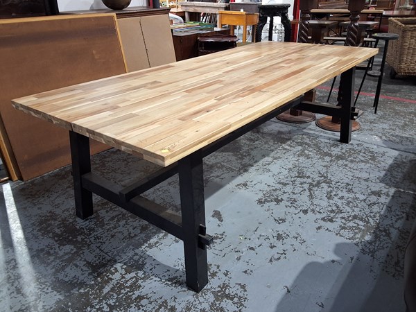 Lot 7 - DINING TABLE