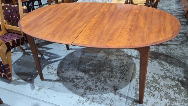 Lot 52 - DINING TABLE