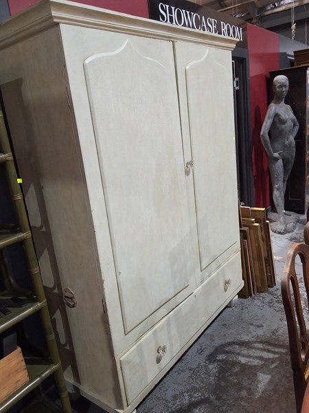 Lot 135 - CUPBOARD
