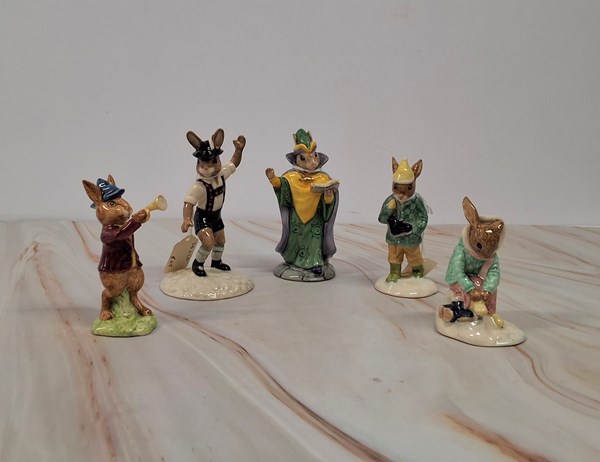 Lot 1174 - BUNNYKINS FIGURINES