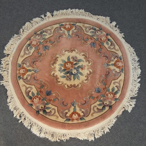 Lot 359 - ROUND RUG