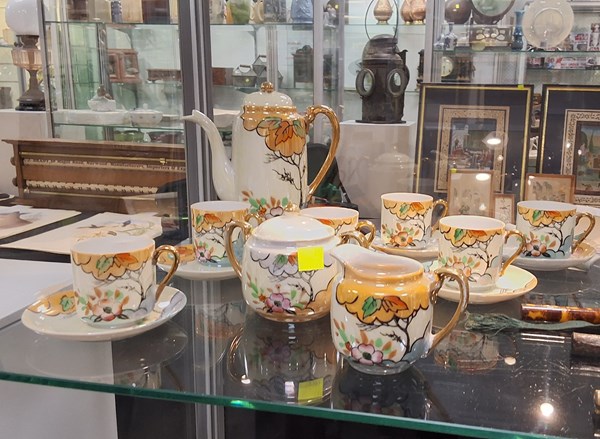 Lot 1160 - JAPANESE TEA SERVICE
