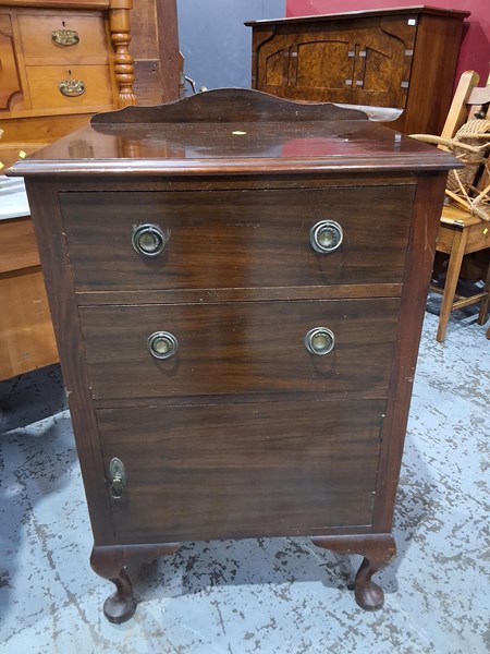 Lot 67 - CABINET