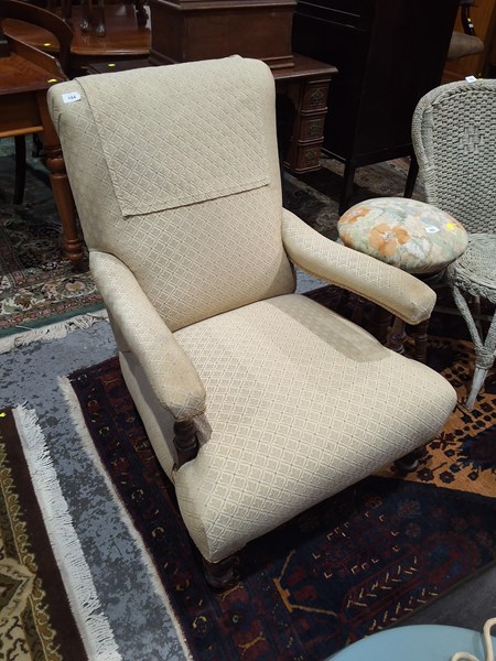 Lot 511 - ARMCHAIR