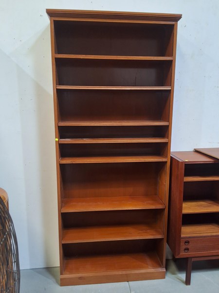 Lot 489 - BOOKSHELF