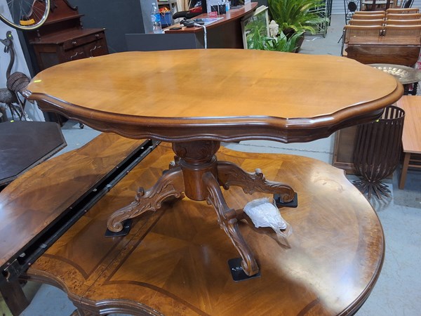 Lot 428 - COFFEE TABLE