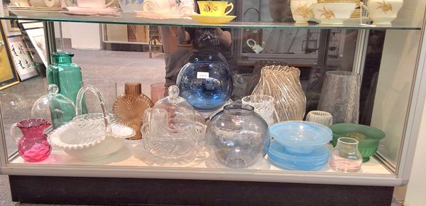 Lot 1313 - GLASSWARE