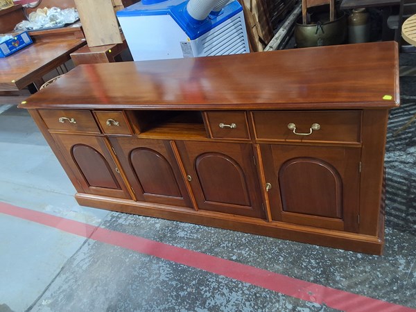 Lot 34 - SIDEBOARD