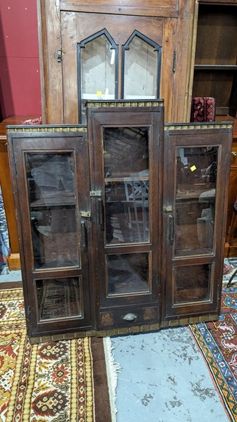 Lot 35 - DISPLAY CABINET