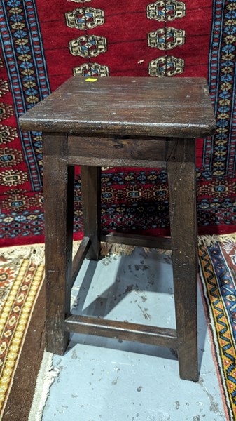 Lot 23 - STOOL