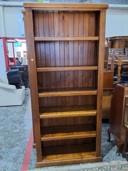 Lot 29 - BOOKSHELF