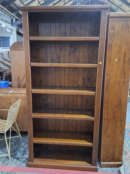 Lot 37 - BOOKSHELF