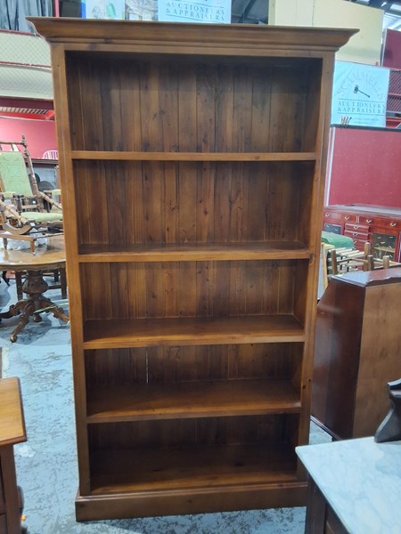 Lot 9 - BOOKSHELF