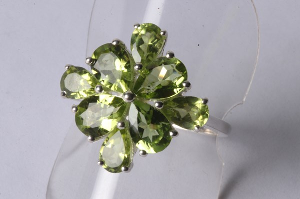 Lot 1046 - SILVER PERIDOT RING