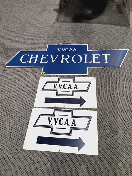 Lot 570 - CHEVROLET SIGNS