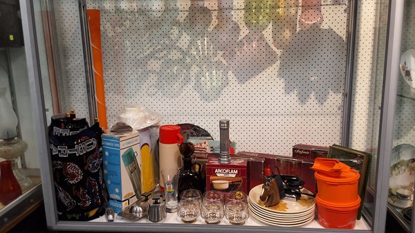 Lot 1258 - RETRO HOMEWARES