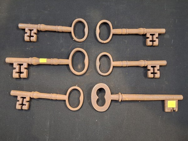 Lot 1354 - SIX KEYS