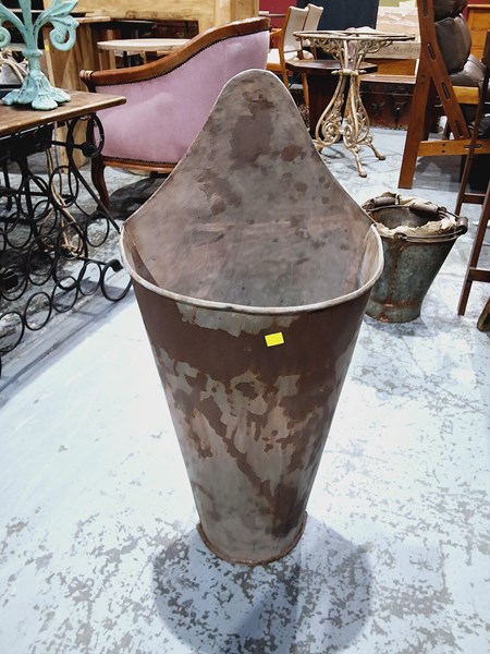 Lot 164 - WALL POCKET