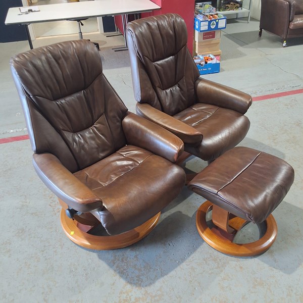Lot 182 - PAIR OF LOUNGE CHAIRS