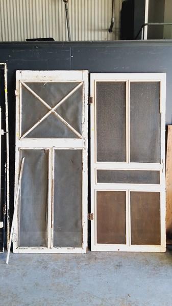 Lot 315 - SCREEN DOORS