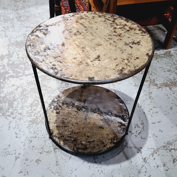 Lot 158 - TABLE