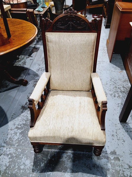 Lot 187 - ARM CHAIR