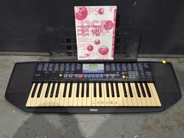 Lot 250 - YAMAHA KEYBOARD