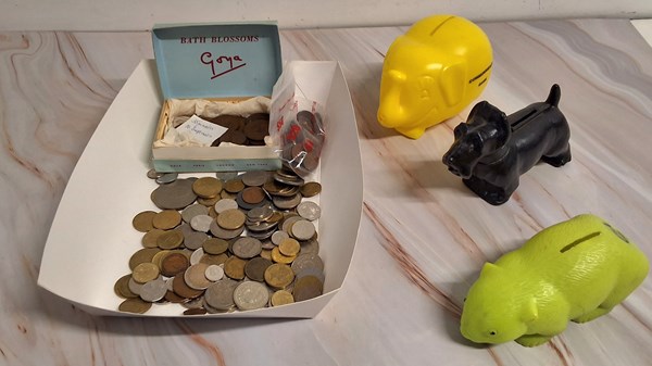 Lot 1090 - COINS  & MONEY BOXES