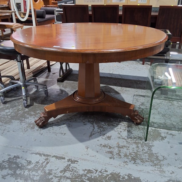Lot 71 - DINING TABLE