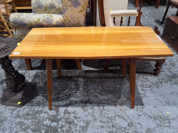 Lot 189 - COFFEE TABLE