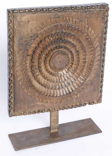Lot 19 - ORNAMENT